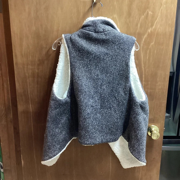 Gray vest one size - Picture 2 of 4